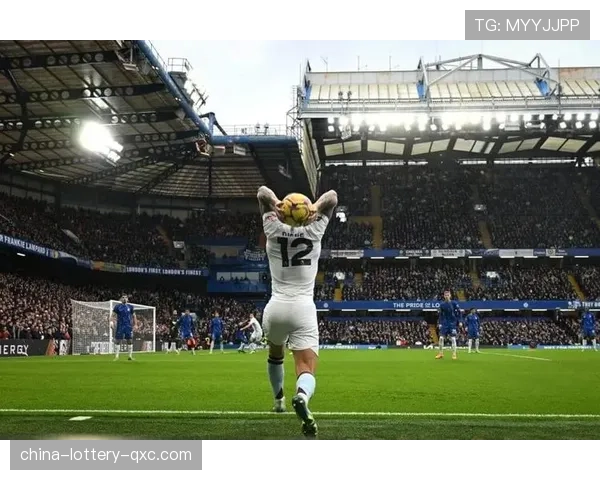 开球直接踢出界外战术兴起 英超球队借鉴巴黎圣日耳曼策略